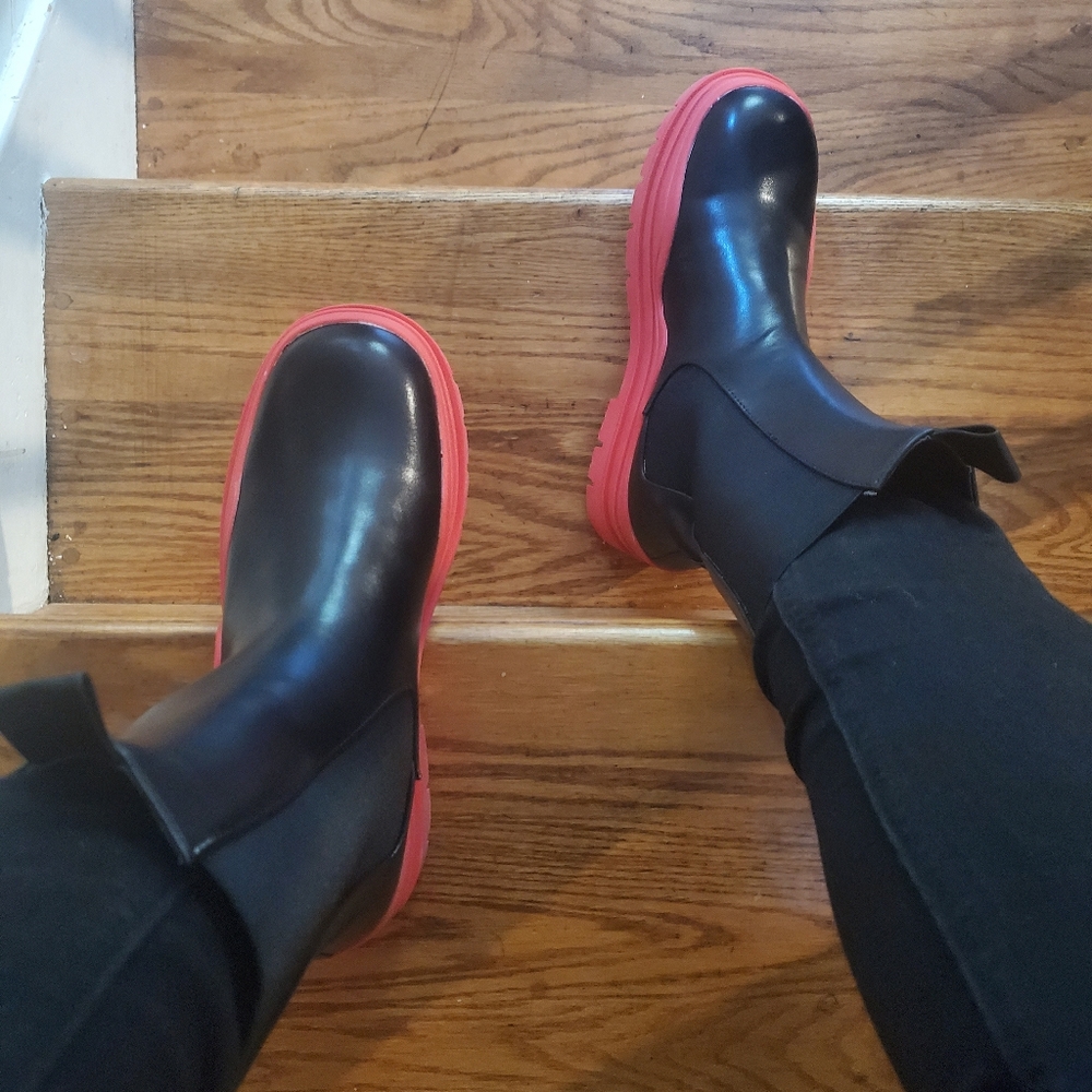 Boots - Picture 4 of 6